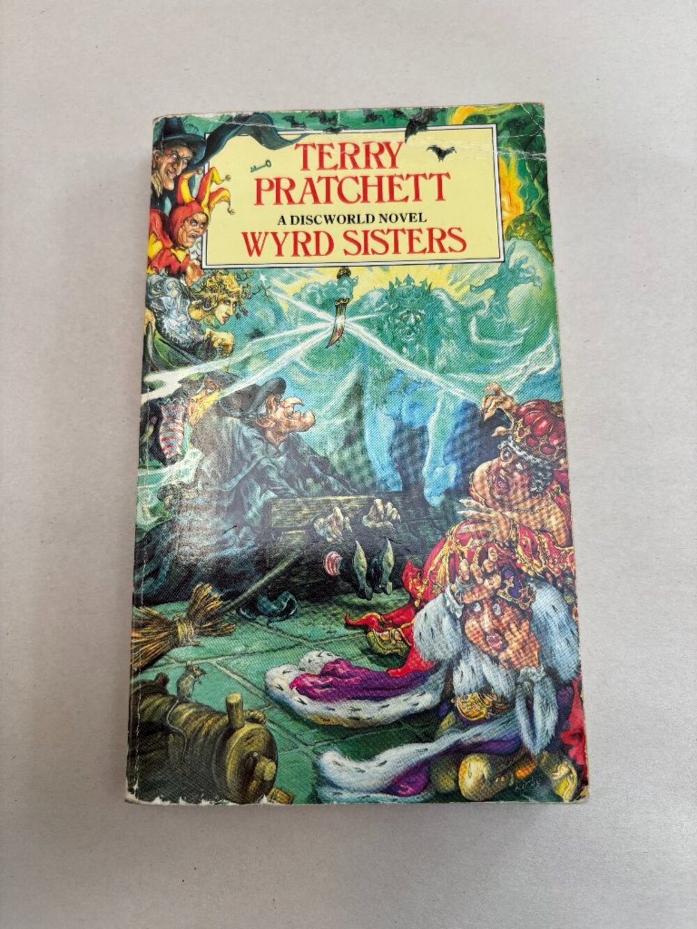 Wyrd Sisters- A Discworld Novel by Terry Pratchett VTG '93 Softcover